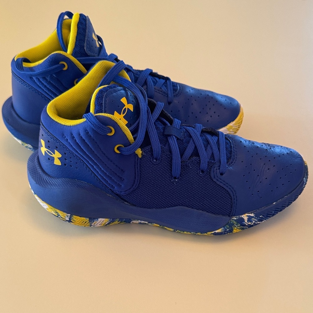 Under Armour Jet 21 Basketball shoes. Boys 4Y.